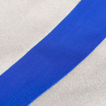 Filtersack Schlammentwässerung Filtersack Schlammentwässerung 0,5 m³ mit blauem Gurtband auf grauer Oberfläche Filtersack Schlammentwässerung Filtersack Schlammentwässerung 0,5 m³ mit blauem Gurtband auf grauer Oberfläche
