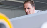 Laserschneiden Textilien Dienstleistung Laserschneiden Textilien Dienstleistung mit Person hinter Maschinengehäuse Laserschneiden Textilien Dienstleistung Laserschneiden Textilien Dienstleistung mit Person hinter Maschinengehäuse