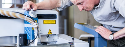 Laserschneiden Textilien Dienstleistung Laserschneiden Textilien Dienstleistung mit Steuergerät und Maschinengehäuse Laserschneiden Textilien Dienstleistung Laserschneiden Textilien Dienstleistung mit Steuergerät und Maschinengehäuse