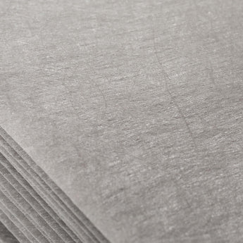 Filtersack Schlammentwässerung Classic mit grauer faseriger Oberfläche und sichtbarer mehrlagiger Kantenstruktur im Detail Filtersack Schlammentwässerung Classic mit grauer faseriger Oberfläche und sichtbarer mehrlagiger Kantenstruktur im Detail