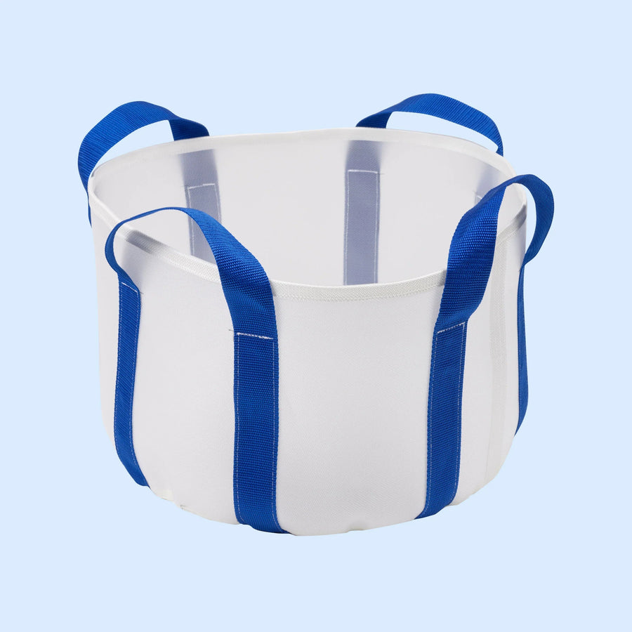 Filtersack Zentrifuge Durchsatz als weißer zylindrischer Filtersack mit blauen Tragegurten und Schlaufen dargestellt