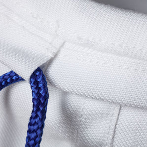 Filtersack Zentrifuge 25my mit umgeschlagenem Rand, sichtbarer Naht und blauer Kordel in Detailansicht