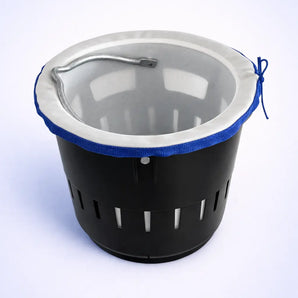 Innenansicht eines Pelletfilters mit B1 70 Mikron Filtereinsatz zur effektiven Filtration von Kunststoffgranulat