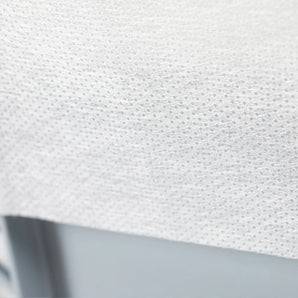 Filtersack Entwaesserung Vlies Detailaufnahme der feinen punktierten Materialstruktur aus weissem Filtervlies