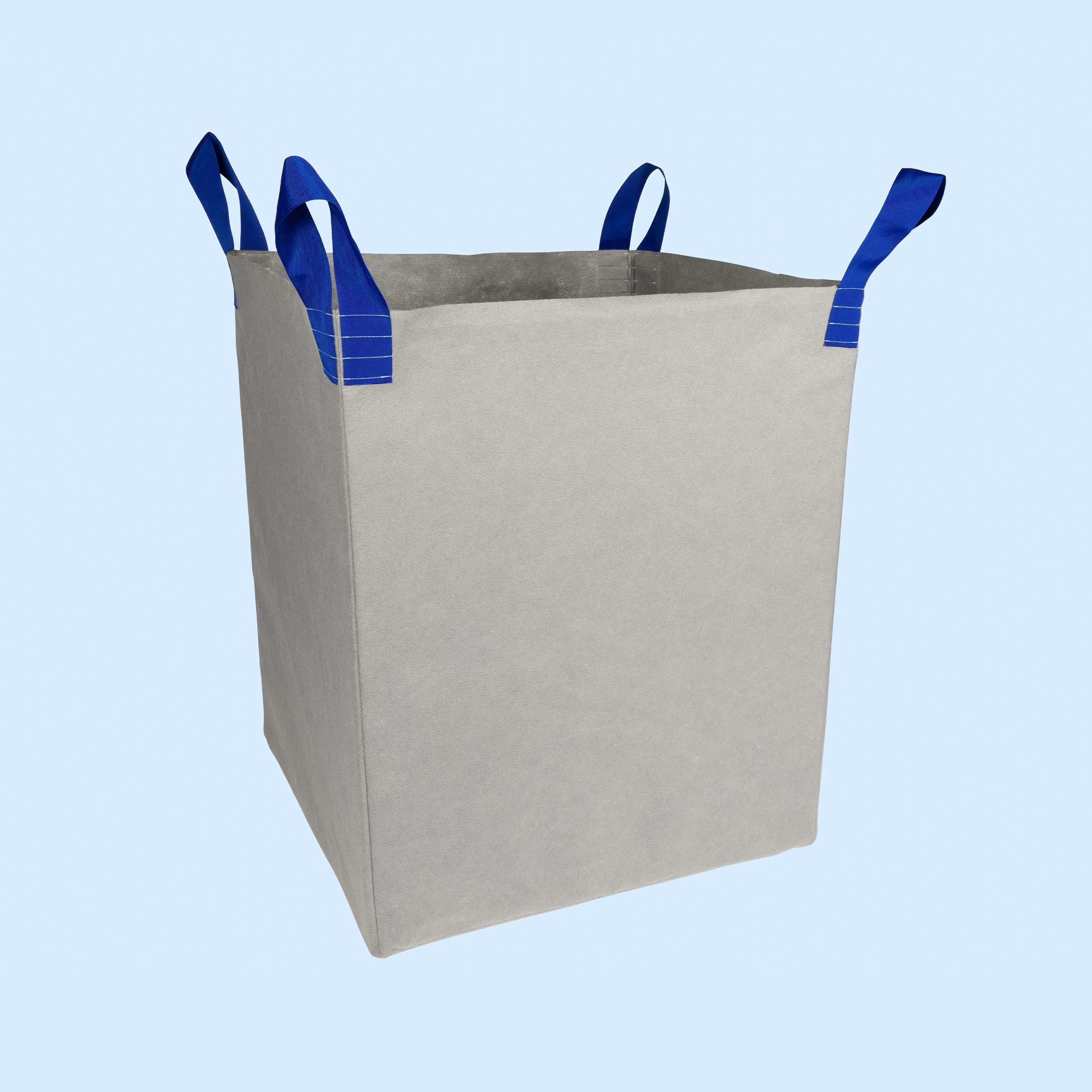 Filtersack Schlammentwässerung GE Vernova als grauer kastenförmiger Filtersack mit blauen Gurtschlaufen dargestellt
